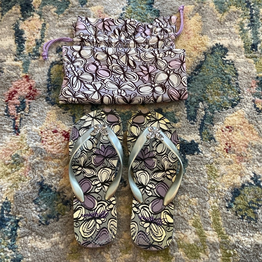 2 pair of Brighton flip flops- no size (measures 9.25 -9.5 inches)